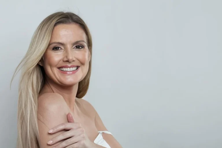 Flacidez facial: Causas, graus e como evitar